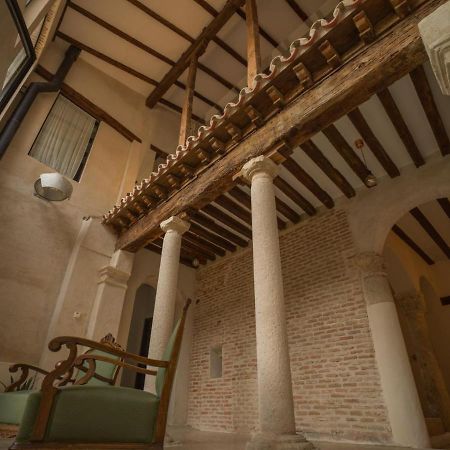 Casa De Los Mendoza - Casa Solariega En El Casco Historico อัลกาลาเดเอนาเรส ภายนอก รูปภาพ