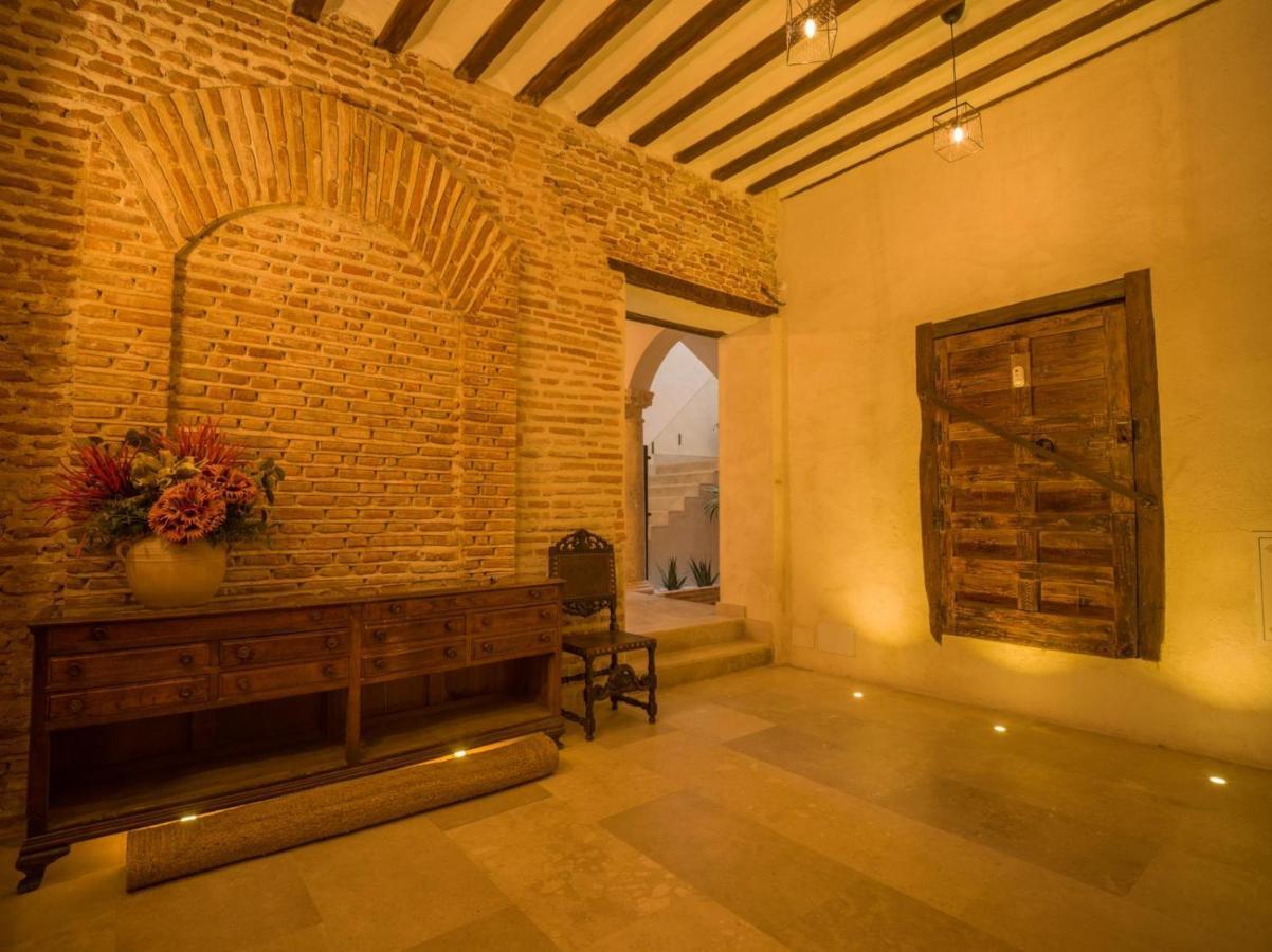 Casa De Los Mendoza - Casa Solariega En El Casco Historico อัลกาลาเดเอนาเรส ภายนอก รูปภาพ