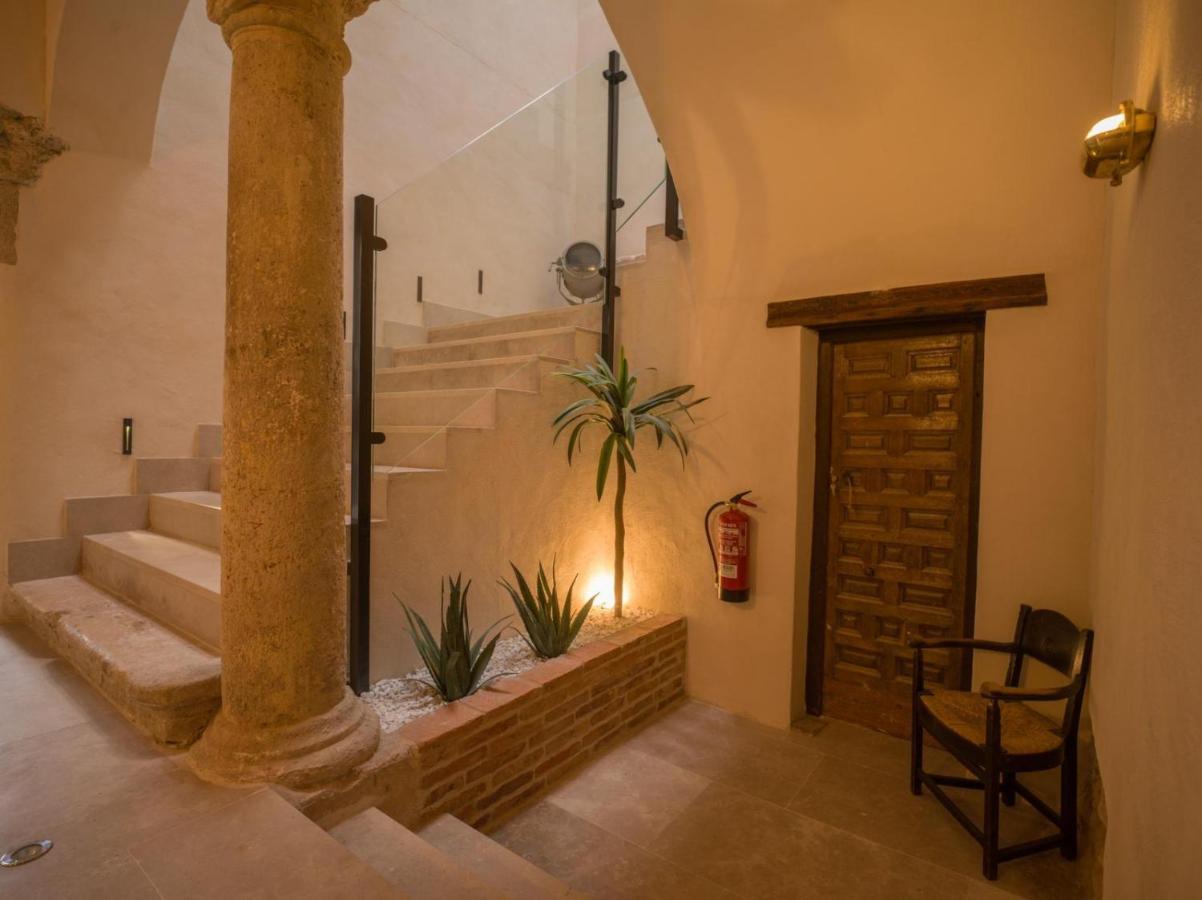 Casa De Los Mendoza - Casa Solariega En El Casco Historico อัลกาลาเดเอนาเรส ภายนอก รูปภาพ