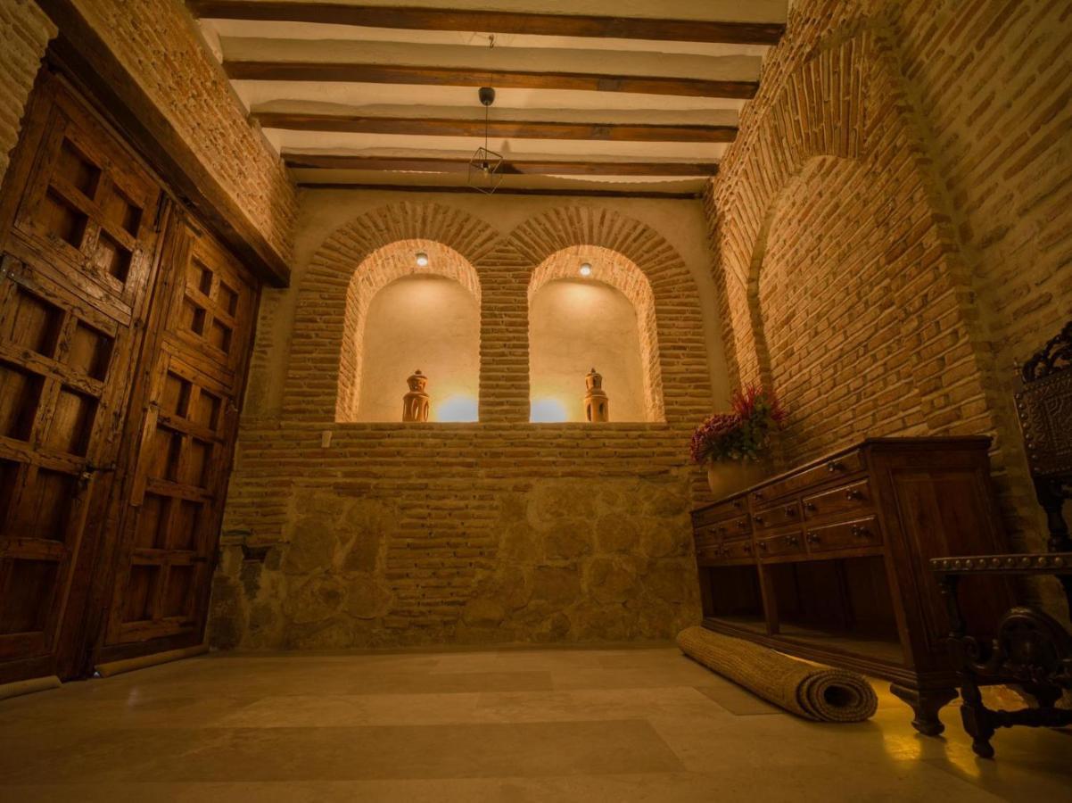 Casa De Los Mendoza - Casa Solariega En El Casco Historico อัลกาลาเดเอนาเรส ภายนอก รูปภาพ