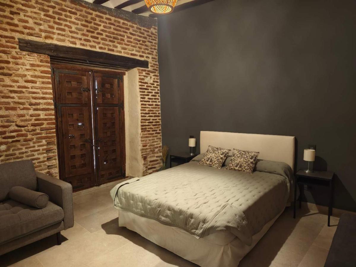 Casa De Los Mendoza - Casa Solariega En El Casco Historico อัลกาลาเดเอนาเรส ภายนอก รูปภาพ