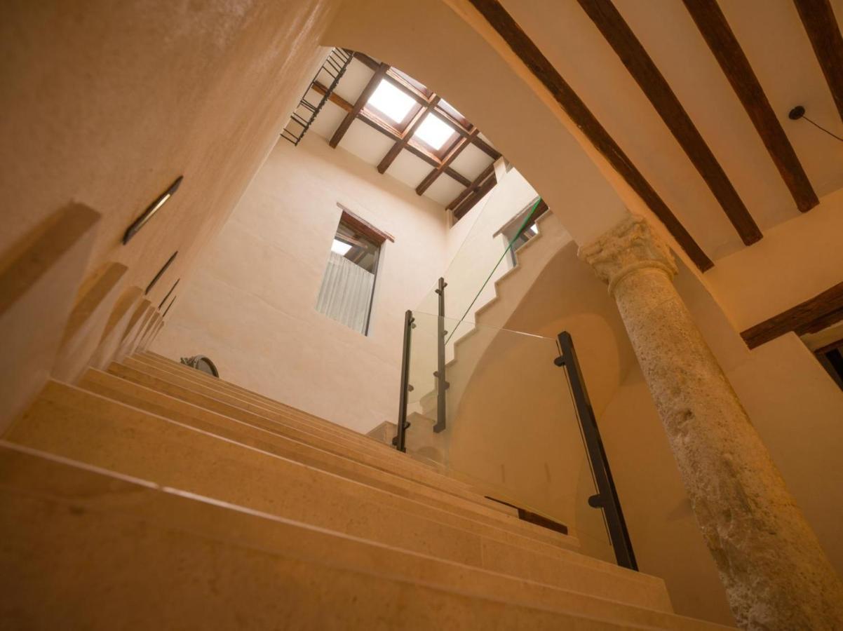 Casa De Los Mendoza - Casa Solariega En El Casco Historico อัลกาลาเดเอนาเรส ภายนอก รูปภาพ