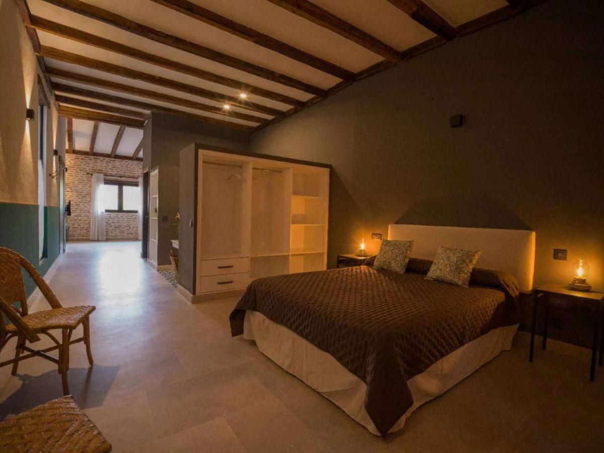 Casa De Los Mendoza - Casa Solariega En El Casco Historico อัลกาลาเดเอนาเรส ภายนอก รูปภาพ