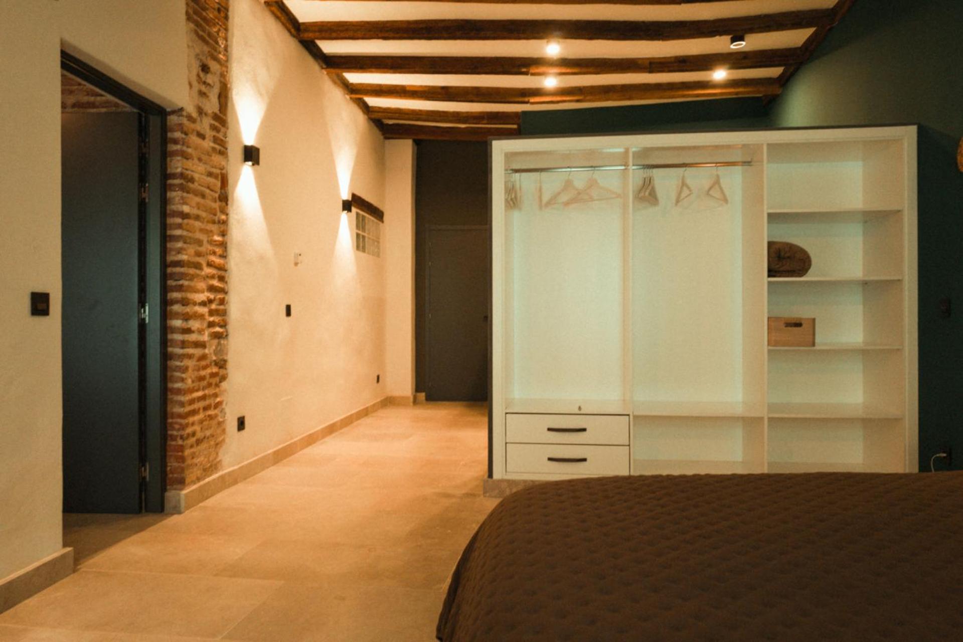 Casa De Los Mendoza - Casa Solariega En El Casco Historico อัลกาลาเดเอนาเรส ภายนอก รูปภาพ