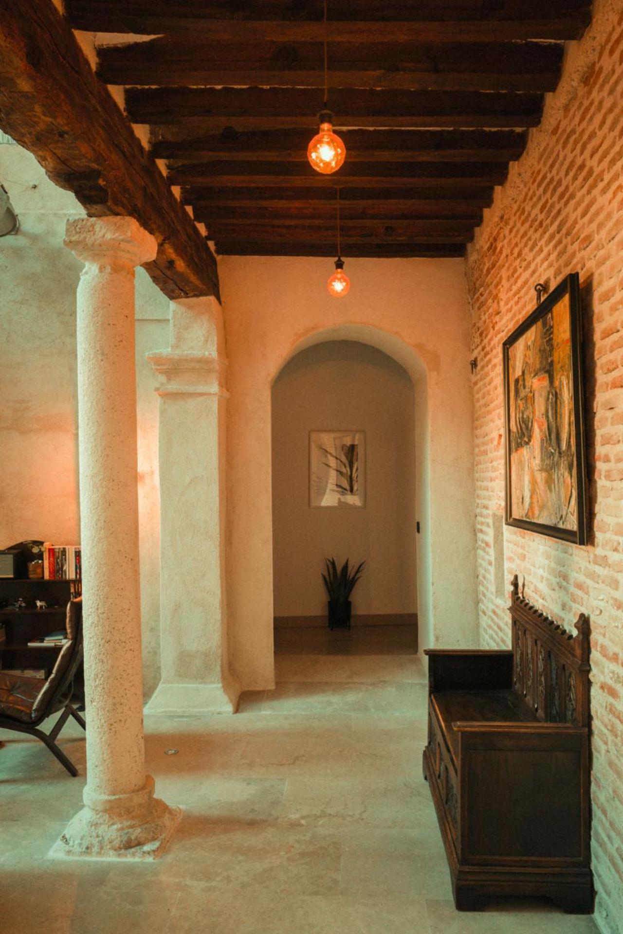 Casa De Los Mendoza - Casa Solariega En El Casco Historico อัลกาลาเดเอนาเรส ภายนอก รูปภาพ